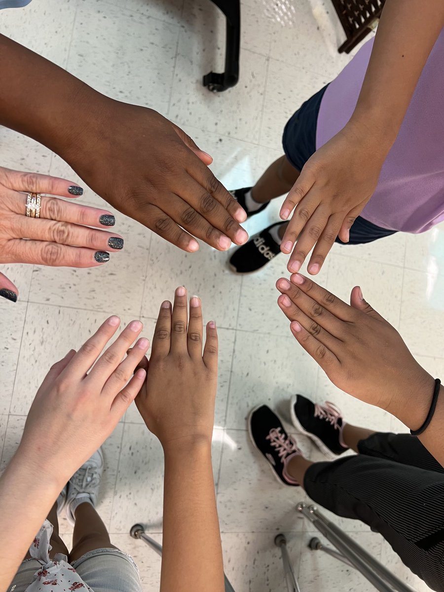 ToniaHardtke's tweet photo. We LOVE our colors in the EL Classroom. ❤️ #thecolorsofus @ParkViewCCSD89 ⁦@ccsd89⁩ https://t.co/v3ZyIUFLD6