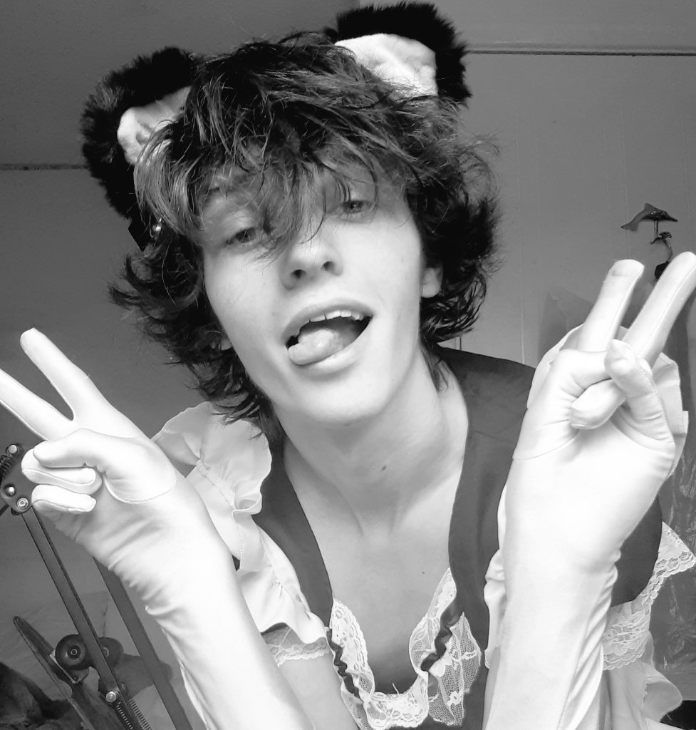 Valkuwury's tweet photo. Introduction time:
♡22
♡He/him and she/her
♡Bisexual
♡New to NSFWTWT
♡Switch (no lean)
♡Soft, hard and trauma kinks
♡Single (dms open)
♡Selling content 

#nsfwtwt #nsfwtwtﾟ #cnc #femboy #sizekink #somno #ddlg #animethighs #thighkink  #lewds #switch #femboyNSFW https://t.co/3UECNMBZYi