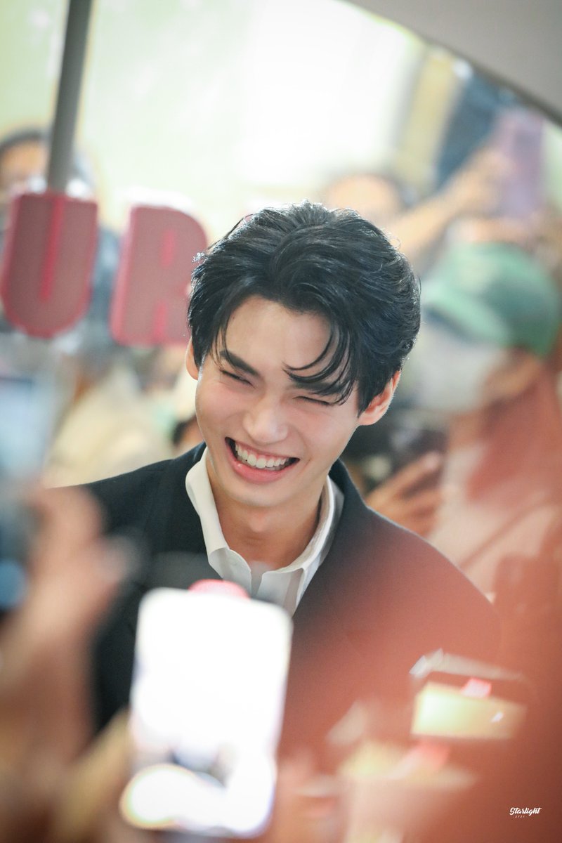 Starlight_1710's tweet photo. ยิ้มสดใสของน้องเค้าแสนจะมีพลัง จากที่วิ่งหอบแฮ่กกันมาก็คือแทบหายเป็นปลิดทิ้ง 🥹

#winmetawin https://t.co/MpuSFPHoux