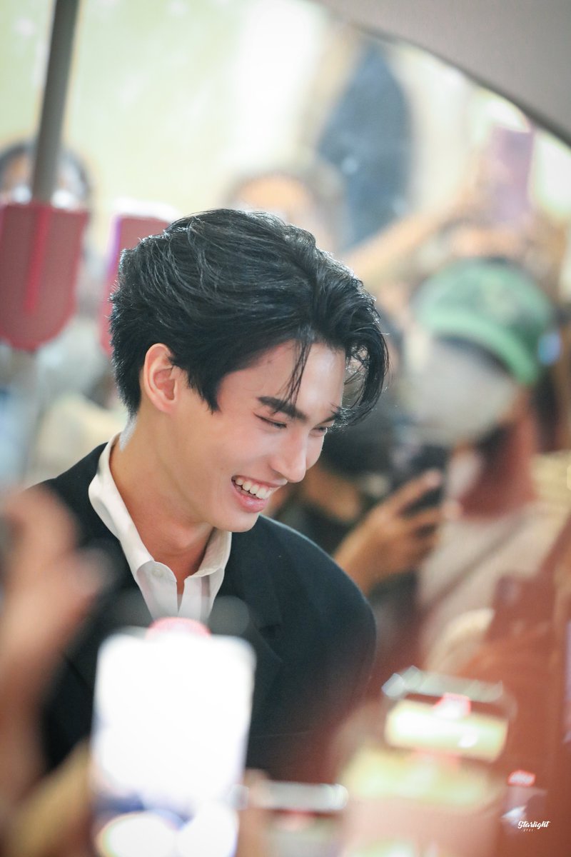 Starlight_1710's tweet photo. ยิ้มสดใสของน้องเค้าแสนจะมีพลัง จากที่วิ่งหอบแฮ่กกันมาก็คือแทบหายเป็นปลิดทิ้ง 🥹

#winmetawin https://t.co/MpuSFPHoux