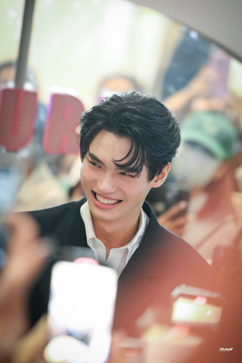 Starlight_1710's tweet photo. ยิ้มสดใสของน้องเค้าแสนจะมีพลัง จากที่วิ่งหอบแฮ่กกันมาก็คือแทบหายเป็นปลิดทิ้ง 🥹

#winmetawin https://t.co/MpuSFPHoux
