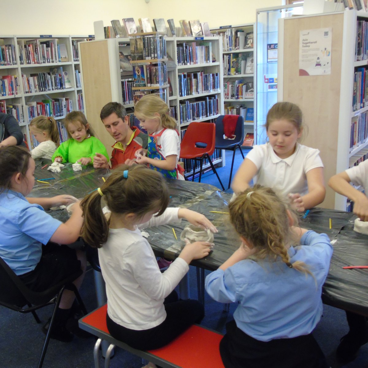 LibFalkirk's tweet photo. Last week Bonnybridge Library held a clay workshop as part of Big Roman Week.  Historian Geoff Bailey also popped by to talk to them about Roman pottery and brought along some examples!

#romans #bigromanweek #bonnybridgelibrary #antoninewall #romanpottery @bigromanweek https://t.co/lZg0OiSHQ0