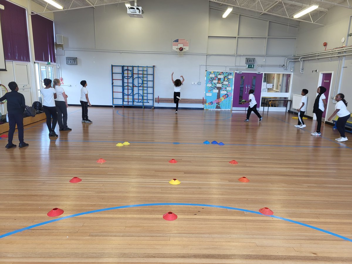 firs_pe's tweet photo. First training session for out Whmat basketball team today 🏀🏀🏀

@cent_coaching @FirsPrimary https://t.co/VXpAOJBKl4