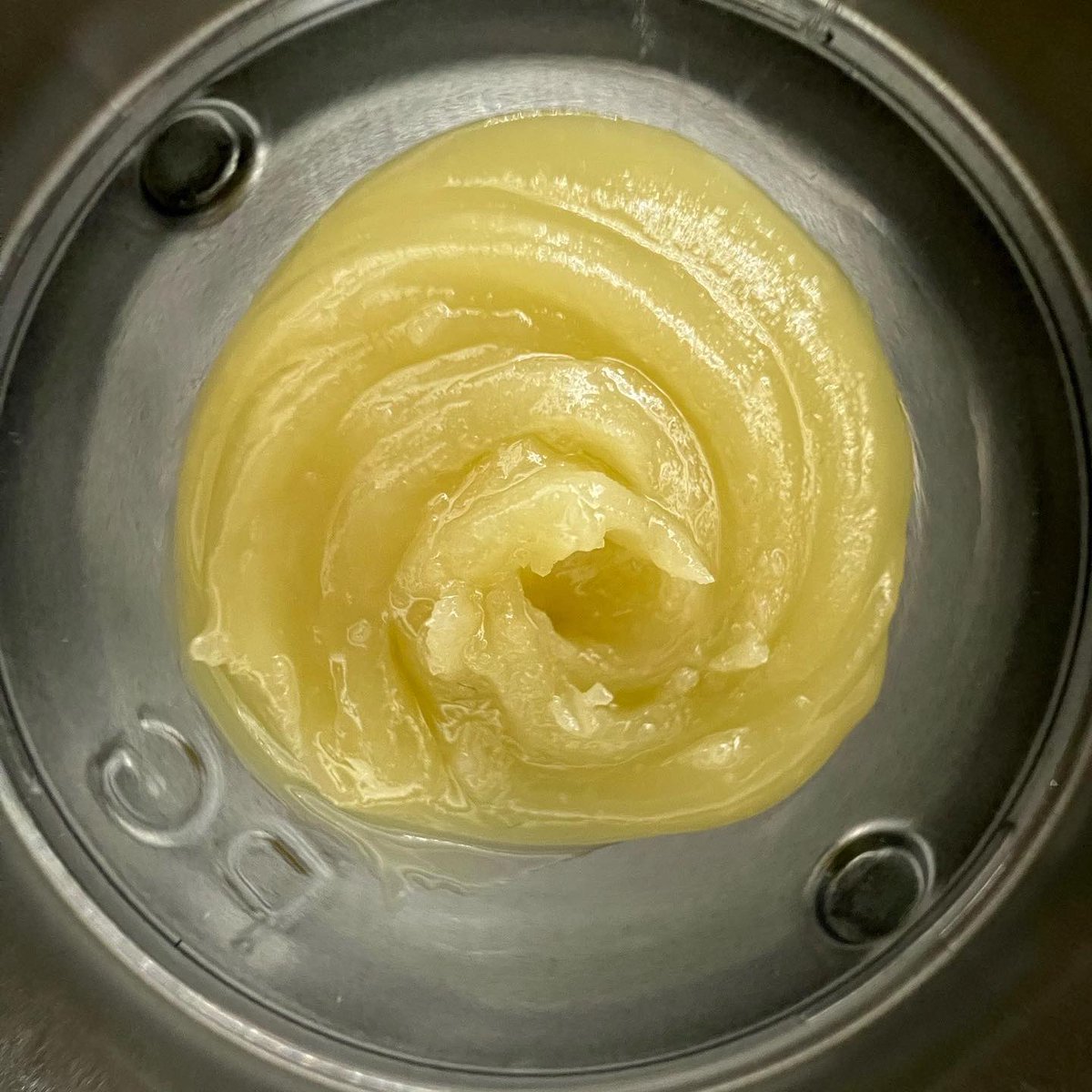 CocoaGanja's tweet photo. What better way to kick off Monday Melt than with a photo of this beautiful live rosin 
#greendotlabs #colorado #denver #cannabis #concetrate #cocoaganjapuffs #dailydabber #hream #cannabisculture #monday #mondaymelt https://t.co/9B5UzYgkHQ