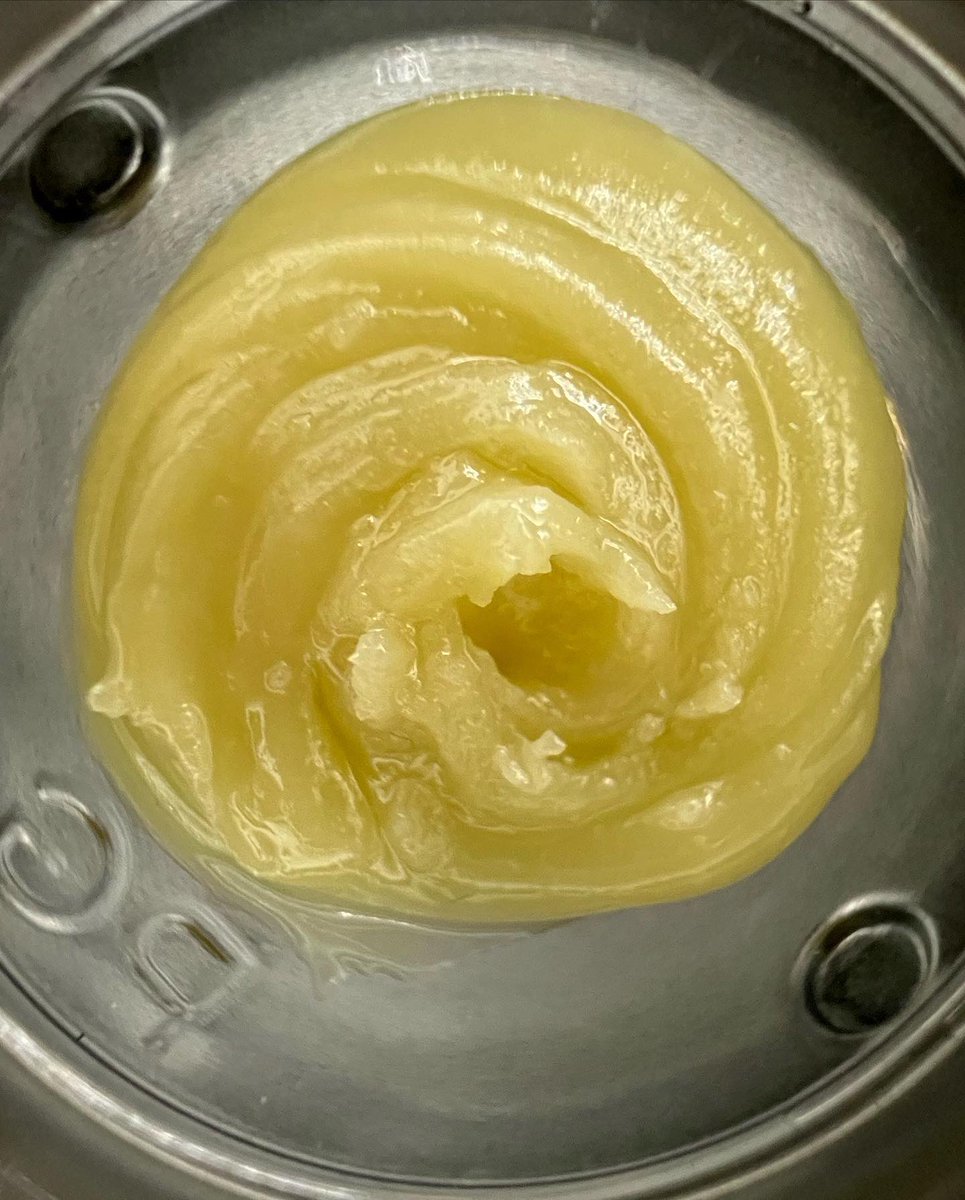 CocoaGanja's tweet photo. What better way to kick off Monday Melt than with a photo of this beautiful live rosin 
#greendotlabs #colorado #denver #cannabis #concetrate #cocoaganjapuffs #dailydabber #hream #cannabisculture #monday #mondaymelt https://t.co/9B5UzYgkHQ