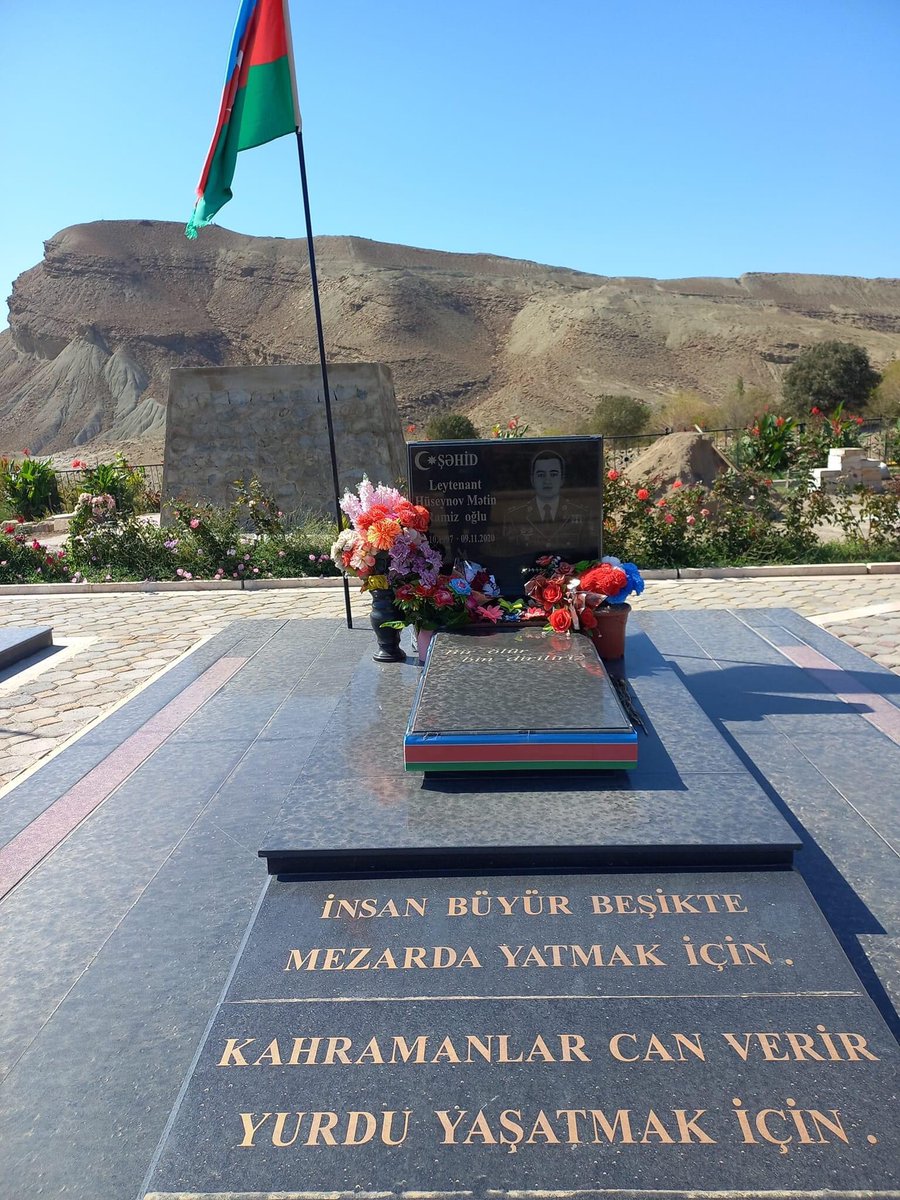saki552003's tweet photo. Azerbaycan Nahçıvan'dan bir şehit mezarı.

Allah rahmet eylesin https://t.co/3aAiyMeSpt