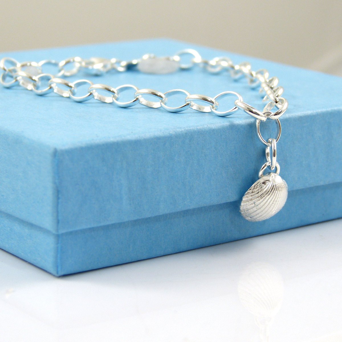 TheStrandline's tweet photo. Delicate Sterling Silver Cast Cockle Shell Bracelet, Beach Bracelet, Silver Shell Bracelet, 925 Silver Bracelet, The Strandline https://t.co/oOnChSKDo4 #UKGiftHour #supportsmallbusiness #CockleShell https://t.co/IY74OPDDaL