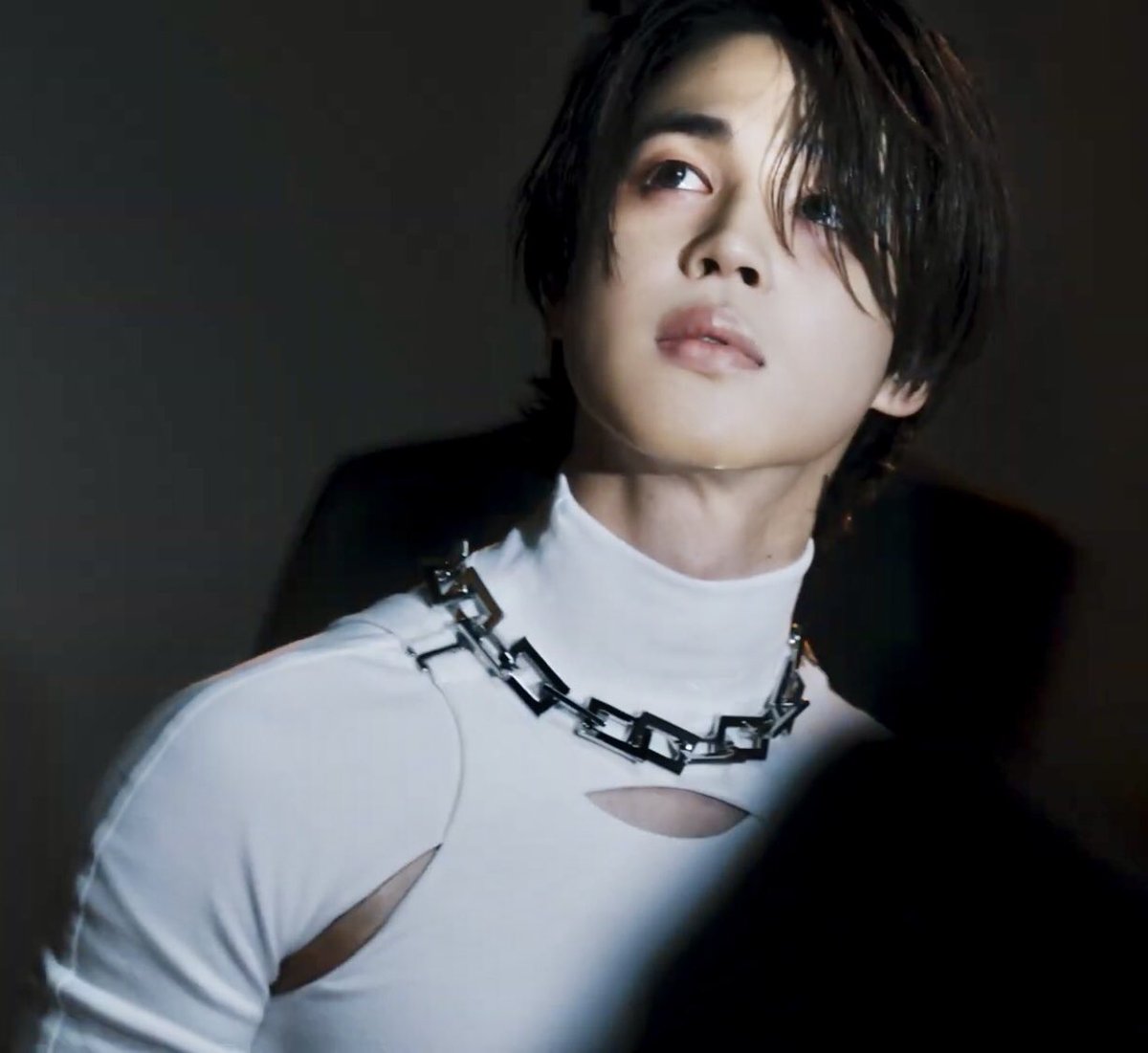 hih0508's tweet photo. Me, Myself, and Jimin ‘ID : Chaos’ Concept Film 1 [Photo] https://t.co/VqwBUXnWEf