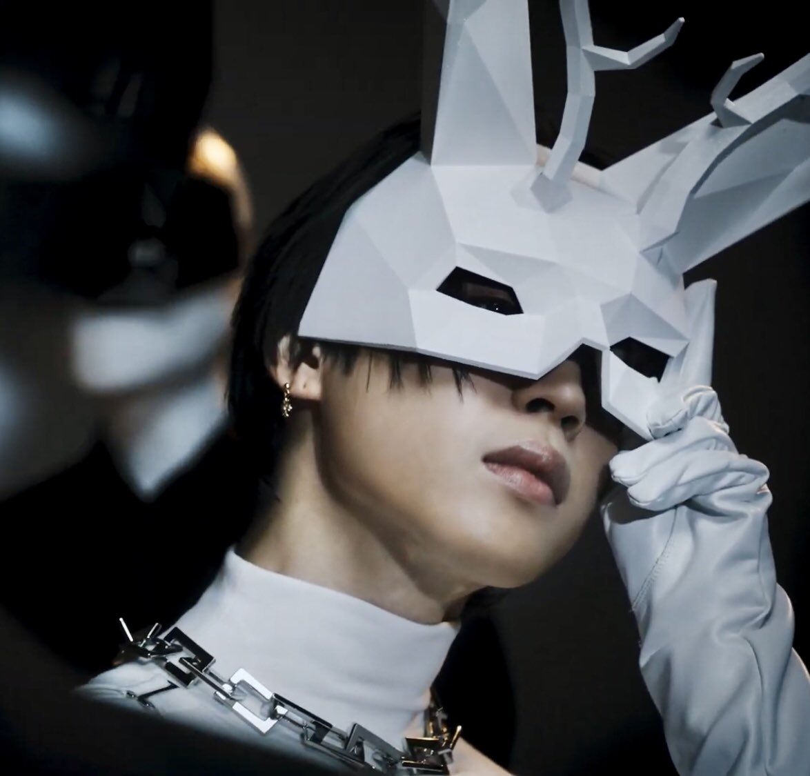 hih0508's tweet photo. Me, Myself, and Jimin ‘ID : Chaos’ Concept Film 1 [Photo] https://t.co/VqwBUXnWEf