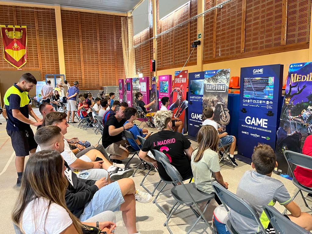 LogroOficial's tweet photo. Espectacular Jornada en Gamefest Sant Cebrià de Vallalta!! 
Atención! porque volvemos el 8 de enero! 
Felicidades a los Ganadores de Fornite, brawl stars, Fifa, Roblox, clash royale. https://t.co/EnDAOxvKpj