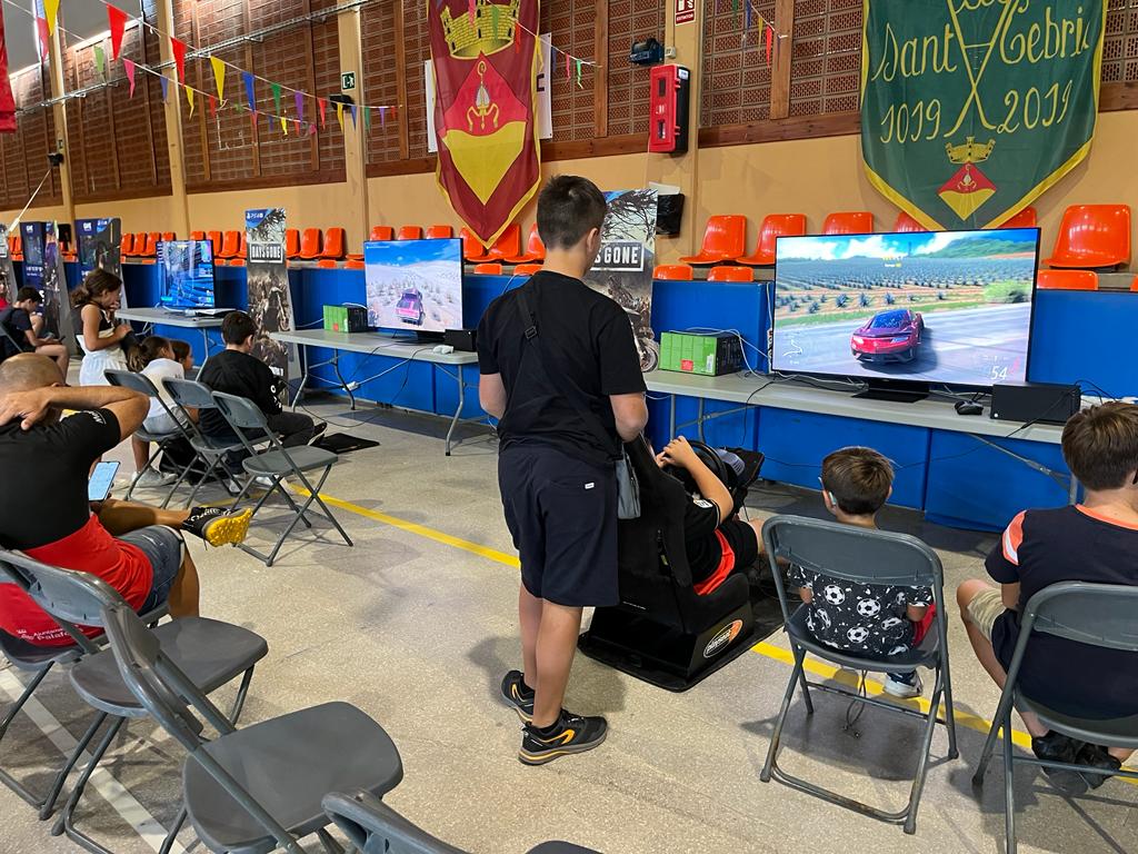 LogroOficial's tweet photo. Espectacular Jornada en Gamefest Sant Cebrià de Vallalta!! 
Atención! porque volvemos el 8 de enero! 
Felicidades a los Ganadores de Fornite, brawl stars, Fifa, Roblox, clash royale. https://t.co/EnDAOxvKpj