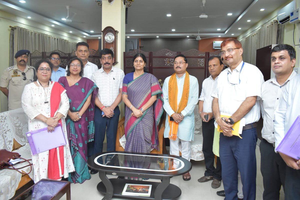 DarrangDc's tweet photo. Today Hon'ble MoS for Industries &amp; Commerce Smti @AnupriyaSPatel visited Darrang and reviewed ADP alongwith National Oil Palm Mission. She urged the HoDs to work relentlessly in progressive steps to achieve the greater goal with special stress on health and education sectors. https://t.co/kaANvdOqB1
