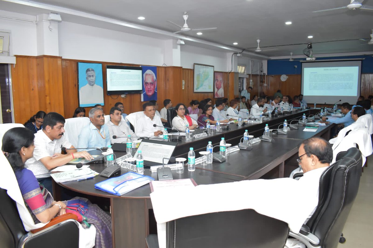 DarrangDc's tweet photo. Today Hon'ble MoS for Industries &amp; Commerce Smti @AnupriyaSPatel visited Darrang and reviewed ADP alongwith National Oil Palm Mission. She urged the HoDs to work relentlessly in progressive steps to achieve the greater goal with special stress on health and education sectors. https://t.co/kaANvdOqB1