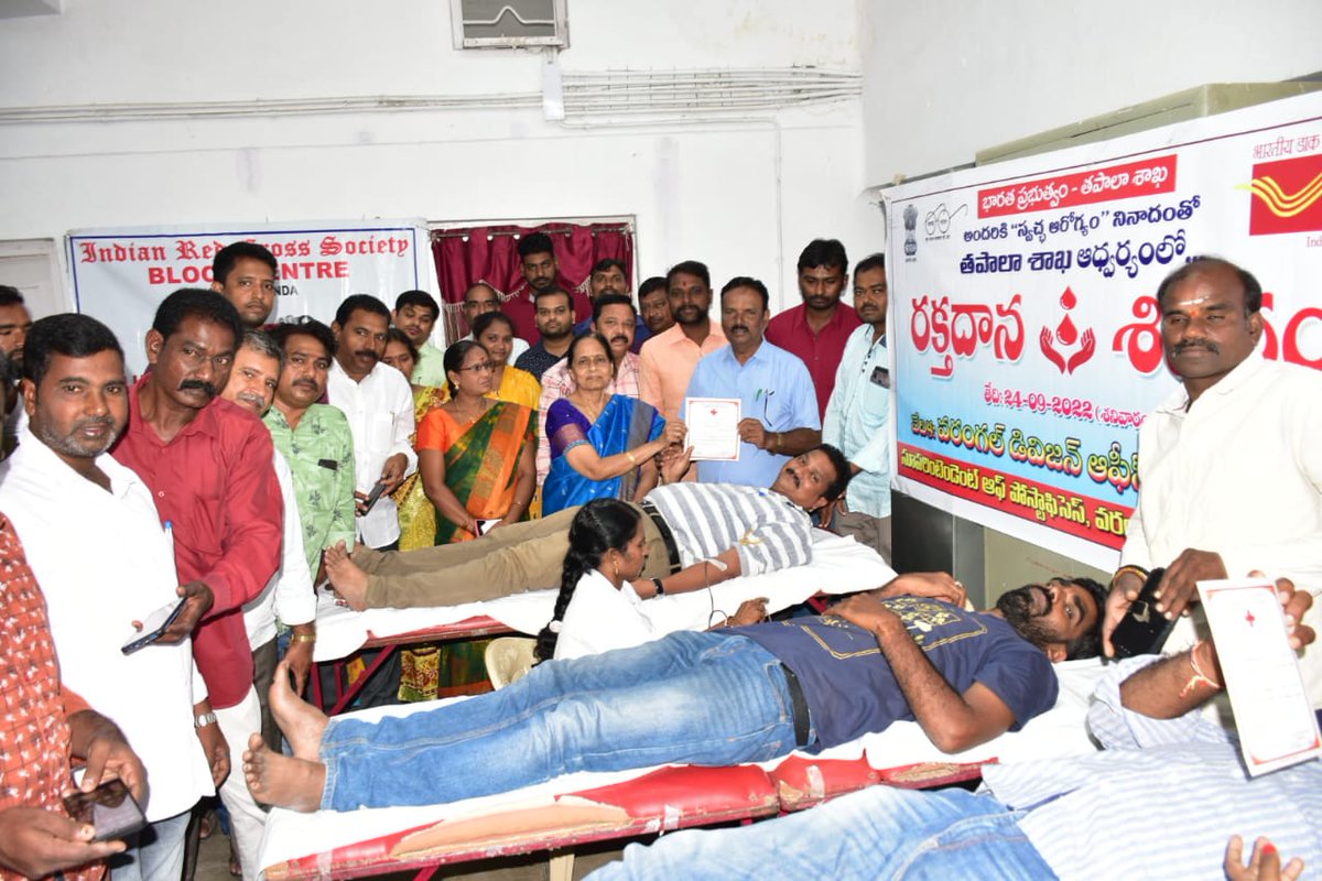 PmgHyderabad's tweet photo. Hyderabad Postal Region observes Swachatha Pakhwada. Postal staff of Warangal Division organized blood donation camp under Swachatha campaign...
#SwachhtaPakhwada 
@cpmgtelangana @IndiaPostOffice @devusinh https://t.co/opBNzxLga1