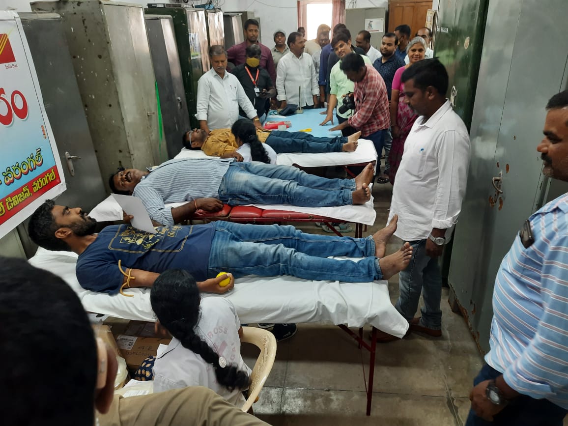 PmgHyderabad's tweet photo. Hyderabad Postal Region observes Swachatha Pakhwada. Postal staff of Warangal Division organized blood donation camp under Swachatha campaign...
#SwachhtaPakhwada 
@cpmgtelangana @IndiaPostOffice @devusinh https://t.co/opBNzxLga1