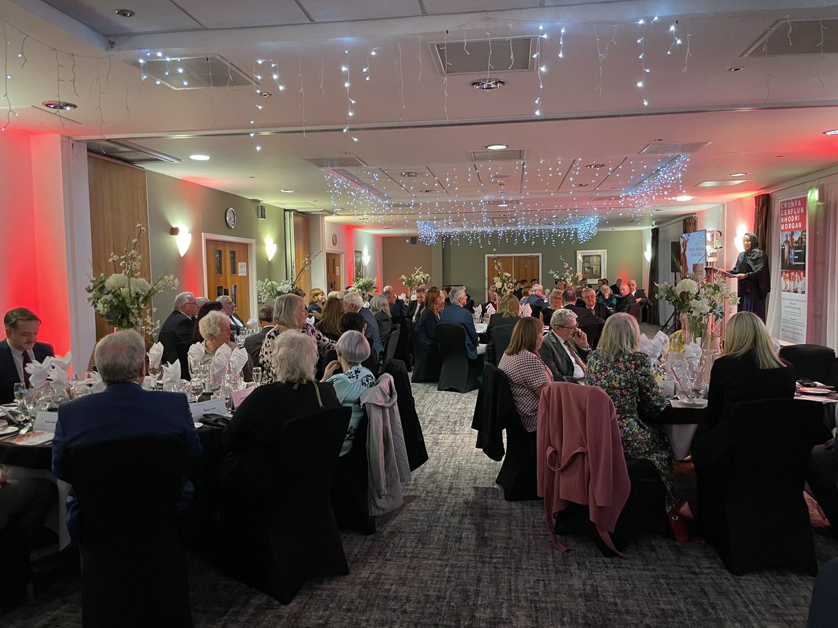 Thanks to <a href="/lesley4wrexham/">Lesley Griffiths</a> for hosting the <a href="/RhodriStatue/">Rhodri Morgan Statue Fund</a> fundraising dinner in North Wales. Thanks again to our sponsors @GlyndwrUni <a href="/BangorUni/">Bangor University</a> <a href="/AberUni/">Aberystwyth University</a> <a href="/Spectrum_Litho/">Spectrum Printing</a>
