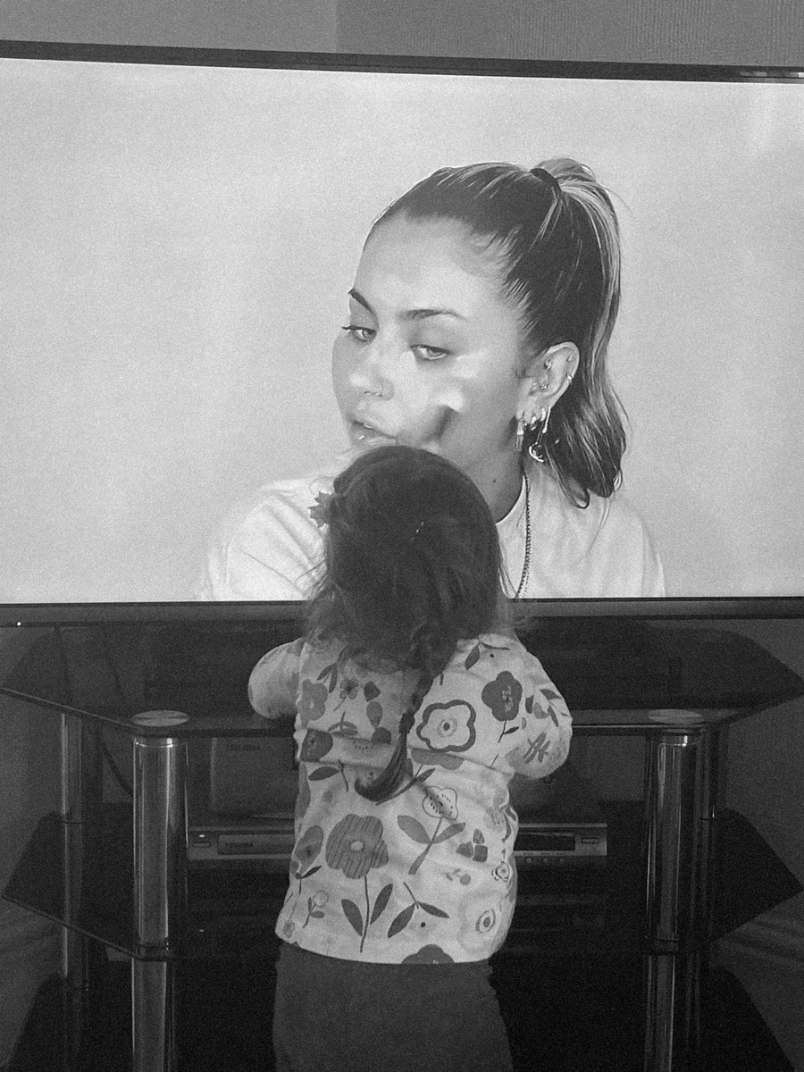 olivia_moreton's tweet photo. Start them off young @jamiegenevieve #Vieve https://t.co/6cA25J1IUb