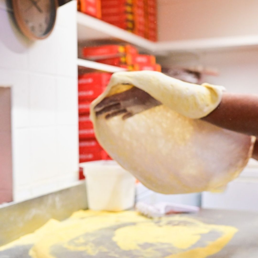 ARathmines's tweet photo. Freshly baked pizza, just for you! 🍕❤️ Order now via https://t.co/Yj7uWnA4N5! ☝️

#rathmines #apache #pizza #apachepizza #apachepizzaireland #ireland #irelandpizza #irishfood #pizzalover #locallove #dailypizza #deliverypizza #delivery #pizzatime #freshpizza https://t.co/5MCPvrvh0F