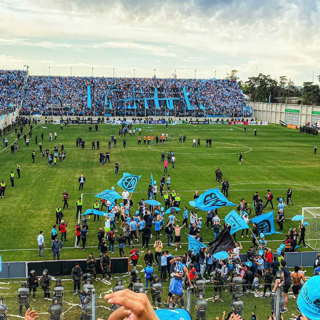 La historia va a contar que ciertamente en la temporada con más equipos de la historia de la B Nacional salió campeón uno que no sólo que llenó la cancha y copó donde jugó, sino que encima fue puntero en cada una de las 37 fechas.

Imiten. Pero no se atrevan jamás a compararnos.