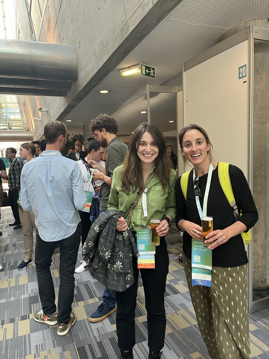 And now a mixer for students and new researchers @ISExposureSci #SNR #ISES2022 @lecbuckley and Jocelyn from @busphEH connecting with folks from all over!