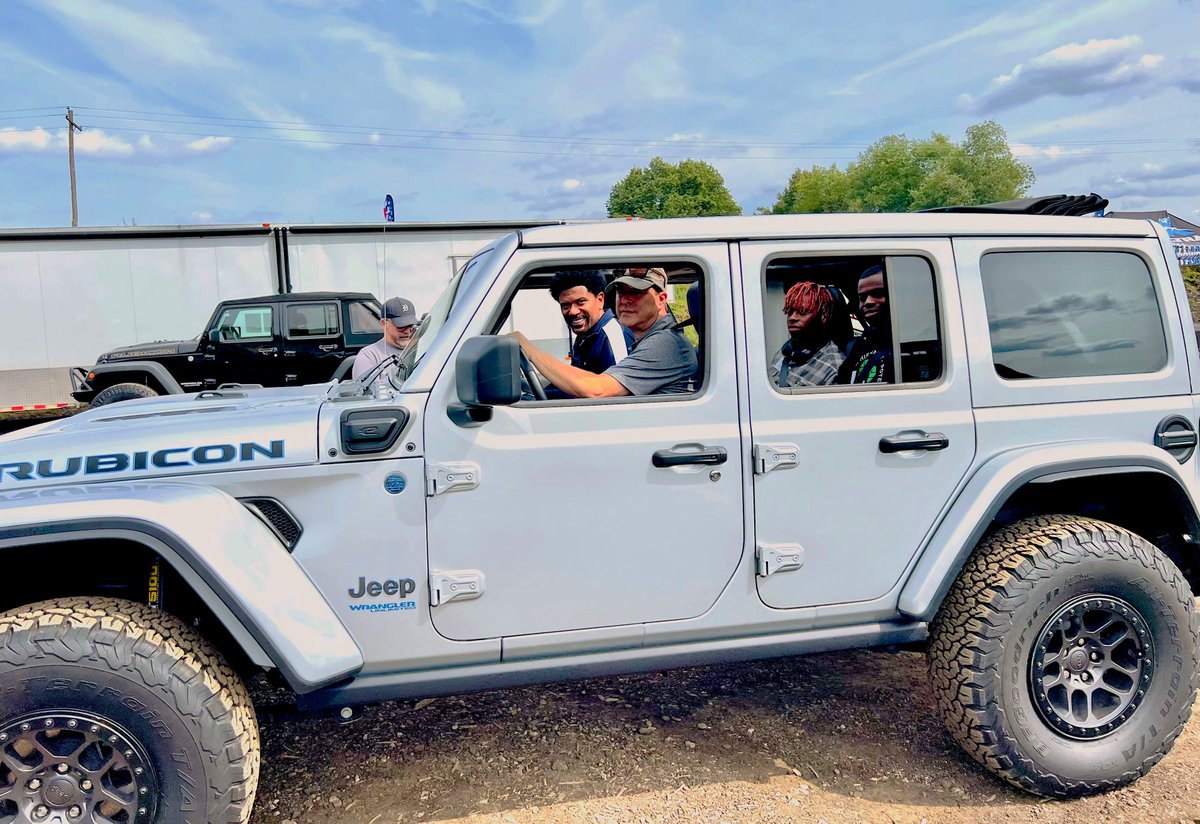 StellantisNA's tweet photo. .@JRLADetroit students recently spent time with founder @JalenRose and North America @Jeep® Brand Head Jim Morrison riding the trails at #Detroit4Fest last week at Mt. Holly in Holly, Michigan. https://t.co/KyPmvDhDmA