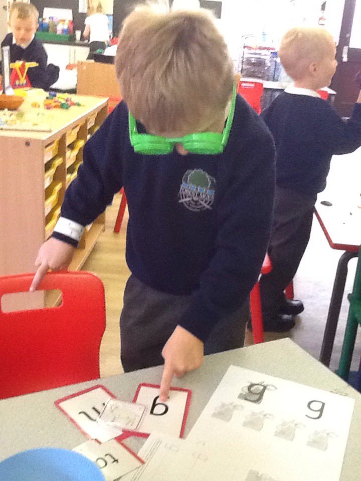 Our sound today was ‘g’ so we practised spotting phonemes wearing groovy glasses! @LancaTB <a href="/LettersSounds/">Little Wandle Letters and Sounds Revised</a> 😎