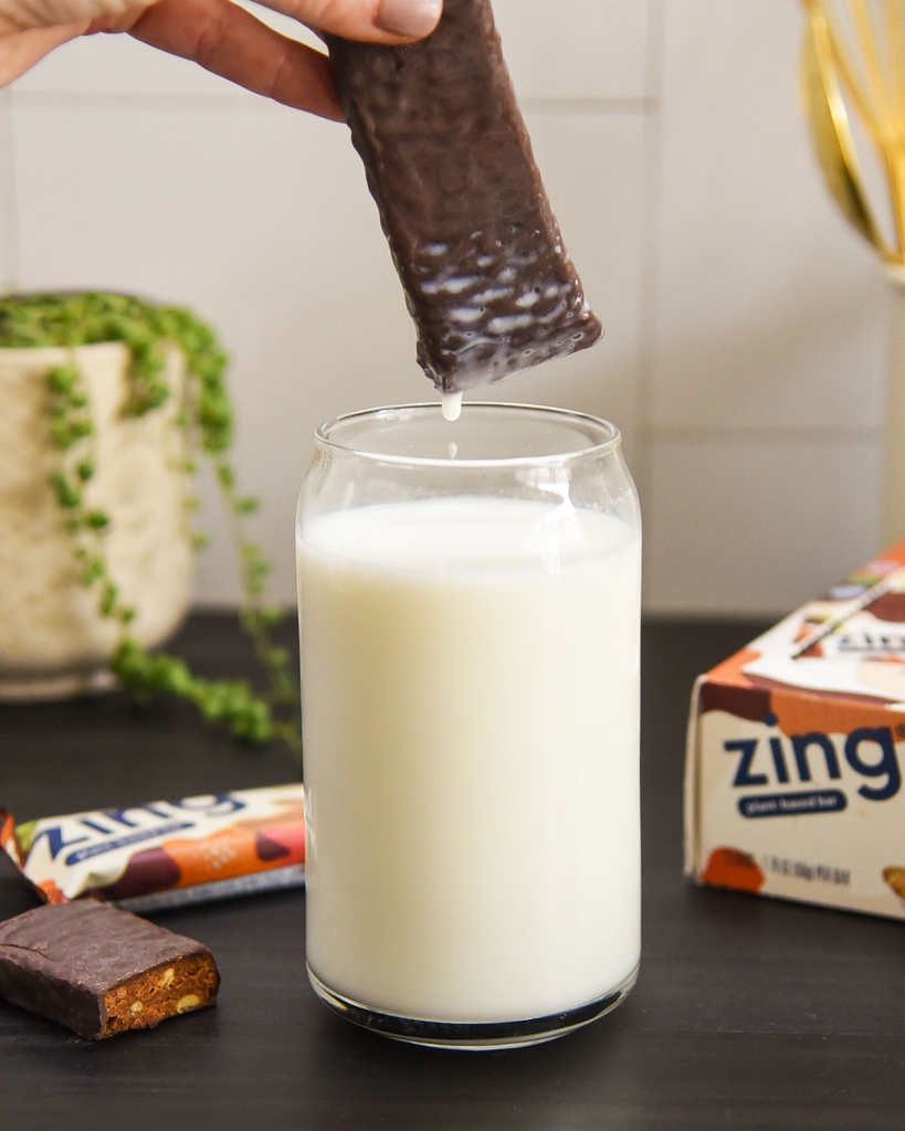 zingbars's tweet photo. Milk + Chocolate, Together Forever 🍫🤍

We are raising the bar on wellness with non- gmo plant-based protein, healthy fats, and good-for-you carbs — all formulated by our chocolate-loving team of nutritionists.😍

#bringyourzing #zingbars #zingbar #proteinbar https://t.co/hmn8GvPq1p