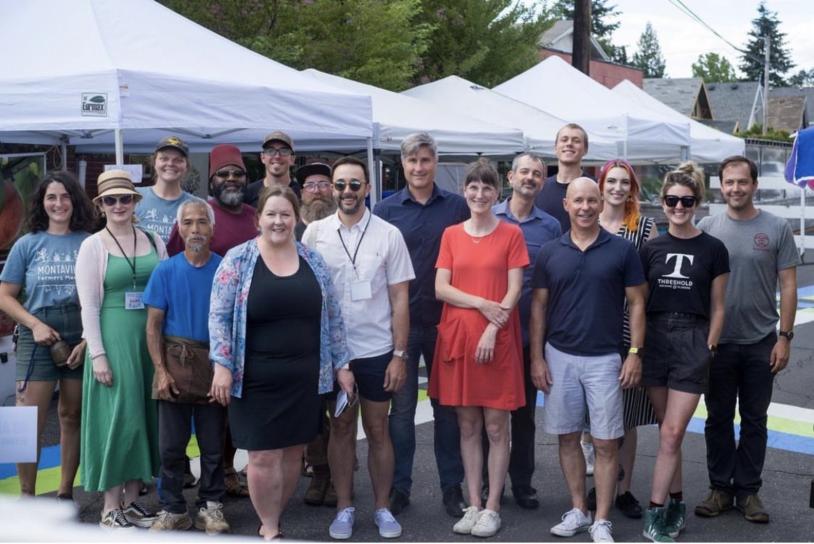 Montavillamkt's tweet photo. Last call for #ThursdaysonthePlaza! 9/29 4-6 PM 
We’re celebrating summer’s end &amp; soaking up one last evening of community &amp; Oregon’s bounty. 
$1 from every drink sold @ThresholdBeers will be donated directly to the market + sweet raffle and fun for the kids. 
📍SE Stark at 79th https://t.co/PdhyQ3iFJR