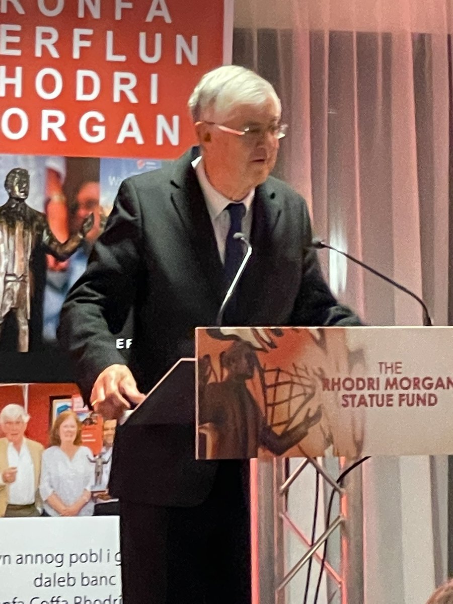 DilwarAliLAB's tweet photo. Great speech by the First Minister of Wales @MarkDrakeford for sharing memories of Rhodri Morgan at the @RhodriStatue fundraising dinner. Thanks to our sponsors @BangorUni @GlyndwrUni @AberUni https://t.co/P1QPzyPsRZ