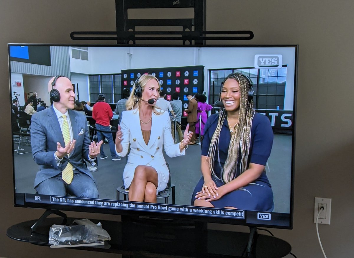 Congrats to @Meghan_Triplett on her new opportunity with the @BrooklynNets @YESNetwork team. She is the best, amazing, keep up the great work Meghan, your such an inspiration @sarahkustok @RyanRuocco 💯🏀👍🏾🔥 #NetsMediaDay #JerseySportingNews #TheNRHour #WomenInSports