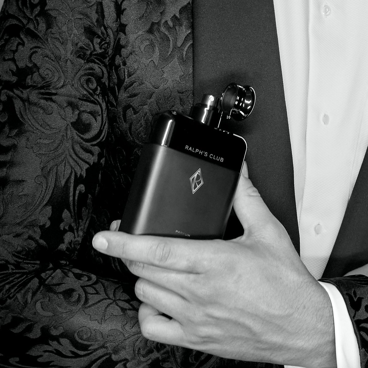 FragranceDirect's tweet photo. FOLLOW, LIKE &amp; RT TO WIN! 🖤 RALPH LAUREN GIVEAWAY 🖤 Enter for a chance to win a Ralph's Club trio! Prize includes: Ralph's Club Eau de Parfum 100ml, Ralph's Club Intense 100ml, Ralph's Club Cocktail Kit. (Competition ends 06/10/22, UK only, winner will be contacted via DM!) https://t.co/2QRsfZzjtw