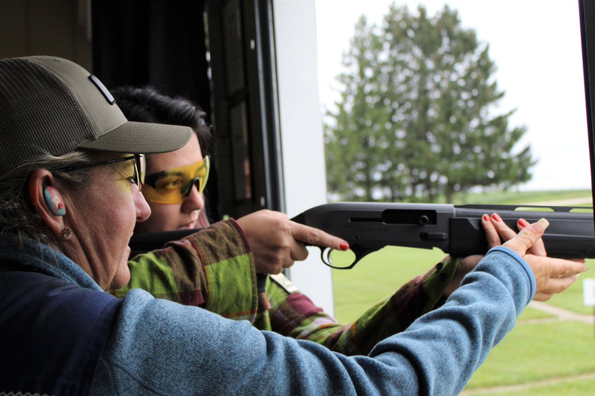 KimRhode's tweet image. Had fun with the #SisterhoodoftheOutdoors teaching and sharing the knowledge about the shooting sports! #BerettaTribe #passingontheknowledge #crushingclays @winchester @Beretta_USA @nrawomen @USAShooting @ISSF_Shooting @re_ranger