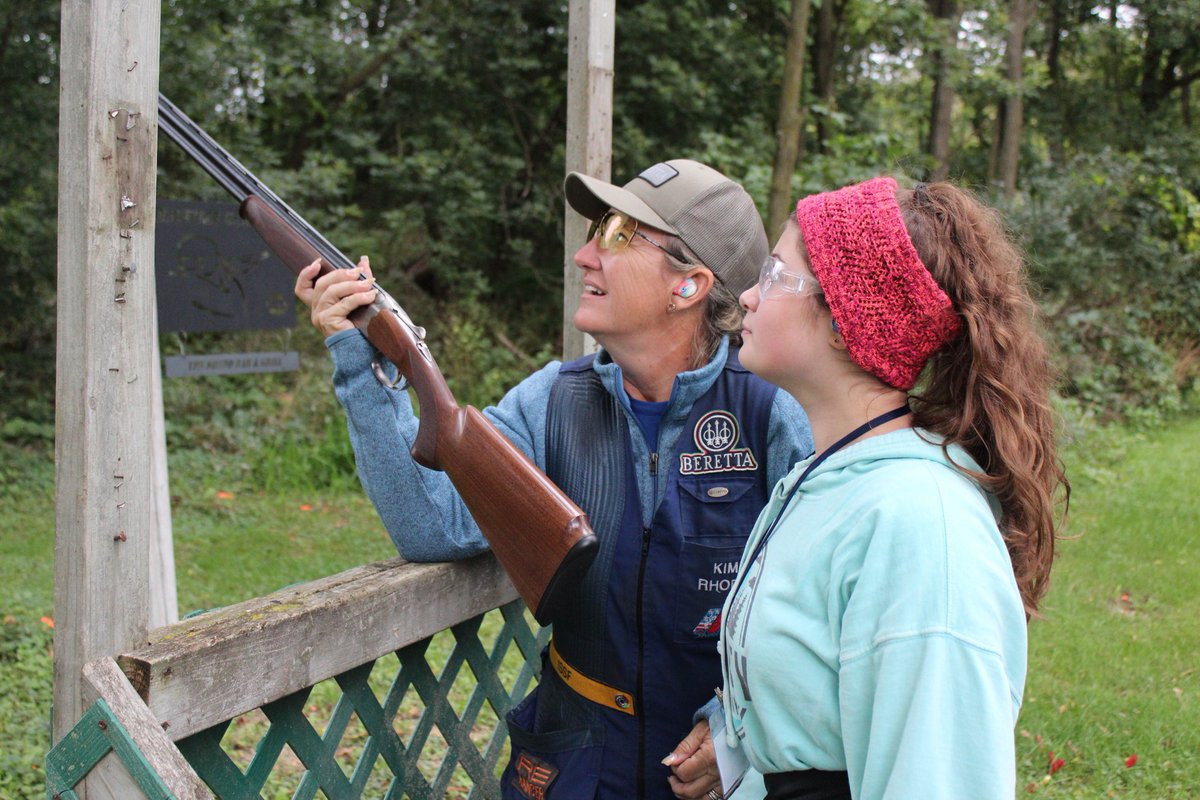 KimRhode's tweet image. Had fun with the #SisterhoodoftheOutdoors teaching and sharing the knowledge about the shooting sports! #BerettaTribe #passingontheknowledge #crushingclays @winchester @Beretta_USA @nrawomen @USAShooting @ISSF_Shooting @re_ranger
