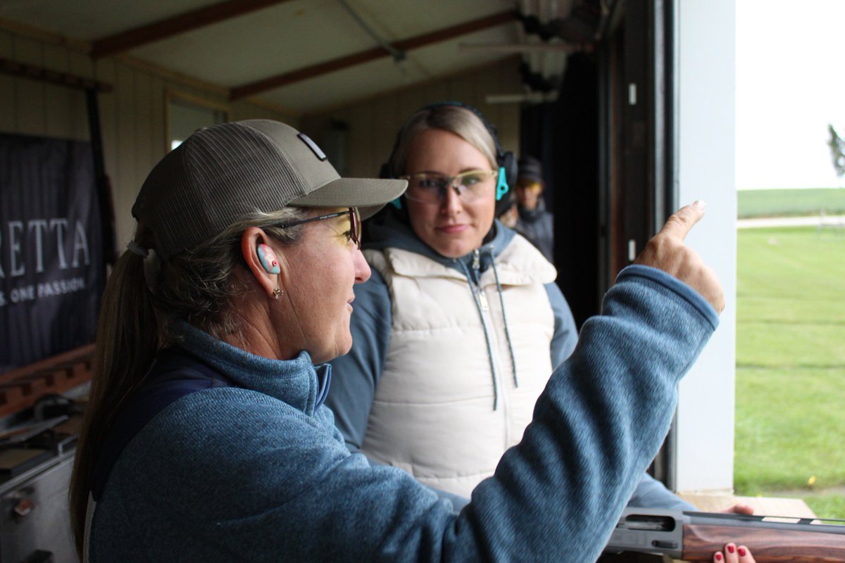 KimRhode's tweet image. Had fun with the #SisterhoodoftheOutdoors teaching and sharing the knowledge about the shooting sports! #BerettaTribe #passingontheknowledge #crushingclays @winchester @Beretta_USA @nrawomen @USAShooting @ISSF_Shooting @re_ranger