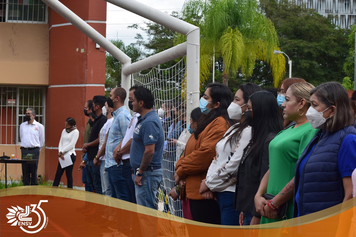 normal_ensv's tweet photo. Este día se llevó a cabo el Acto de Honores a la Bandera, en la Cancha de la  ENSV "DR. Manuel Suárez Trujillo". Información completa: https://t.co/44r9bRESDH
#ENSV
#35añosensv
#orgulloensv
#todossomossuareztrujillo
#NormalistasDeVeracruz
#fiestaspatrias2022 https://t.co/FAxfifPWyo