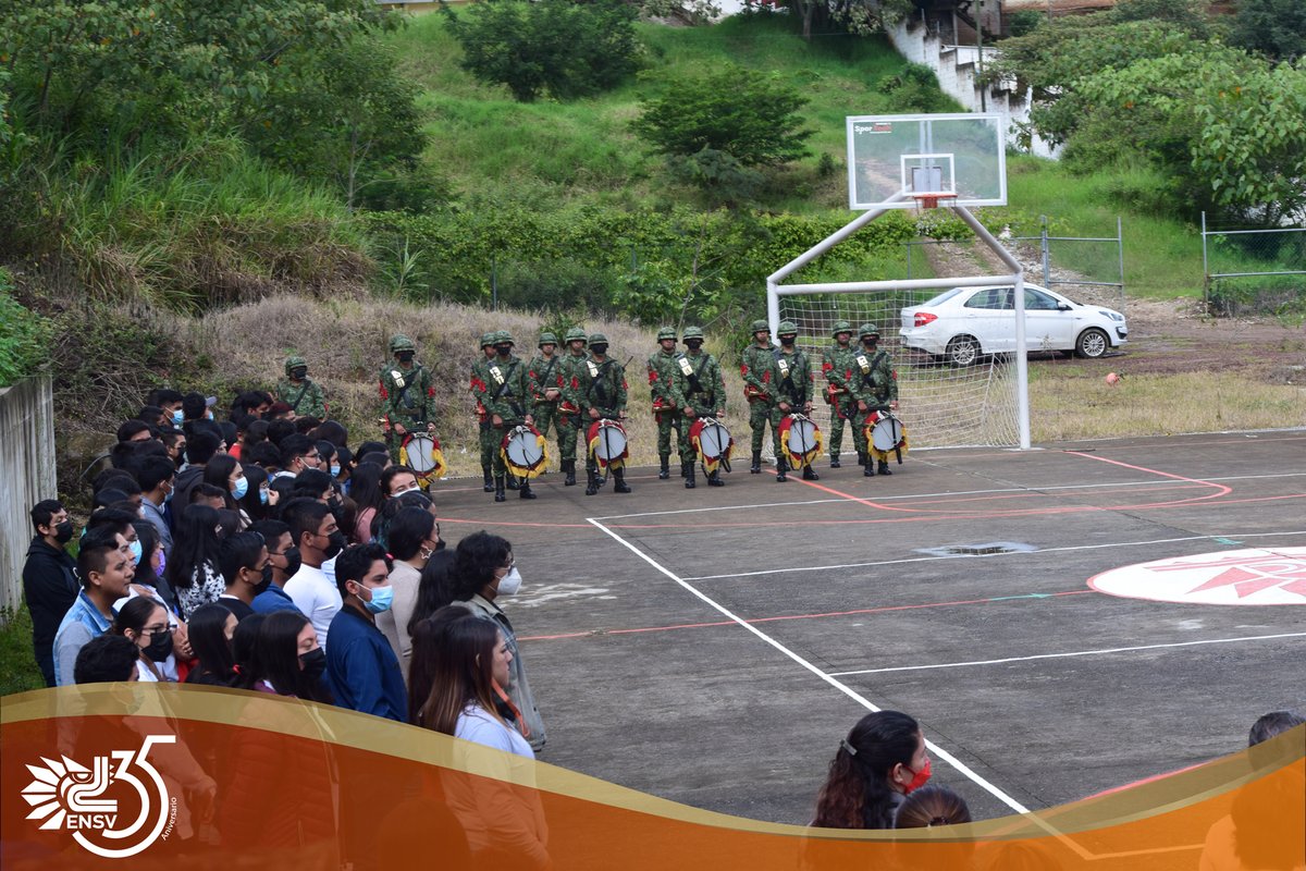 normal_ensv's tweet photo. Este día se llevó a cabo el Acto de Honores a la Bandera, en la Cancha de la  ENSV "DR. Manuel Suárez Trujillo". Información completa: https://t.co/44r9bRESDH
#ENSV
#35añosensv
#orgulloensv
#todossomossuareztrujillo
#NormalistasDeVeracruz
#fiestaspatrias2022 https://t.co/FAxfifPWyo