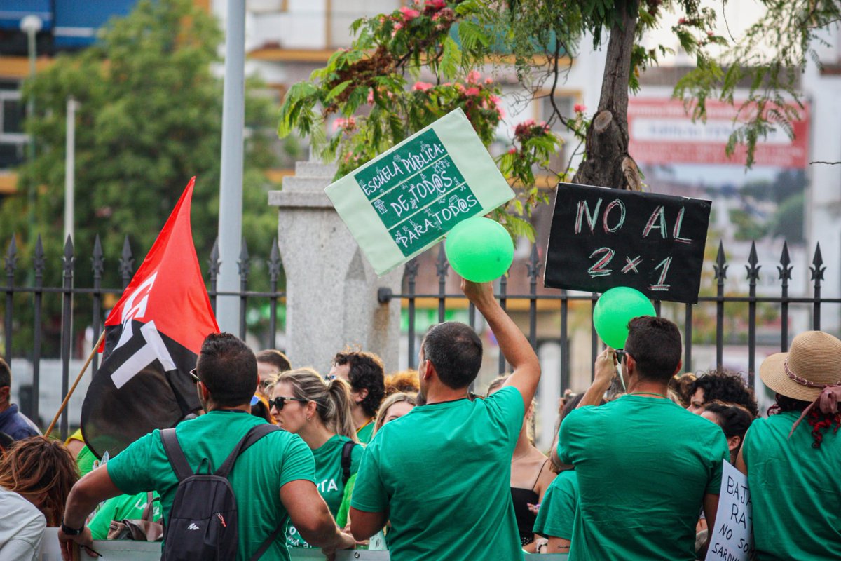 bajadaderatioya's tweet photo. Se están cargando la Etapa de Educación Primaria permitiendo el abuso sistemático del 2x1 en docentes abaratando la contratación.

#CadaDocenteSuEspecialidad #Noal2x1 #Tumbar33RD15942011 #TutoríasParaPrimaria
#PrimariaExisteYResiste 
Regulación o modificación ya.
Stop abuso. https://t.co/N8nSaVSUiR