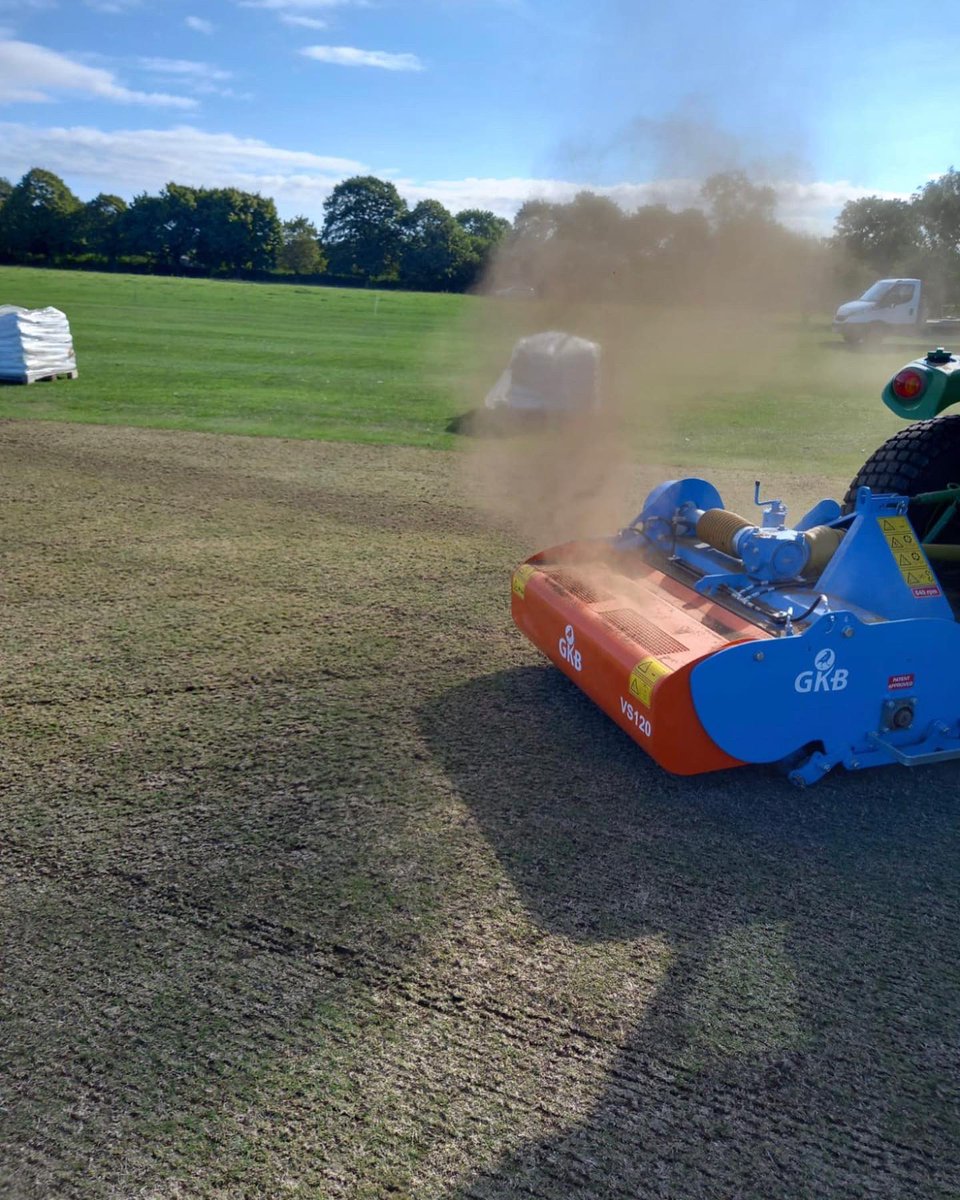 Renovating Long Itchington Cricket Club using our trusty @gkbmachines scarifier 🚜 

Do you need our renovation services? Find out more here: parkwaygroundmaintenance.co.uk/pitch-renovati…

#pitchrenovation #groundmaintenance #cricketclub
