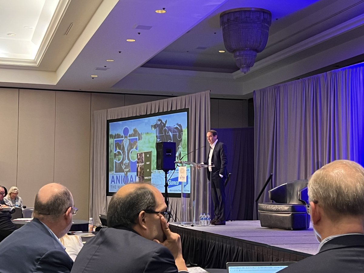 EmilyMcVey's tweet photo. Great to hear from @JeffSimmons2050 at the @AgBizKC #AGOutlookForum. #AnimalsAreTheAnswer https://t.co/i2sMLTxk5G