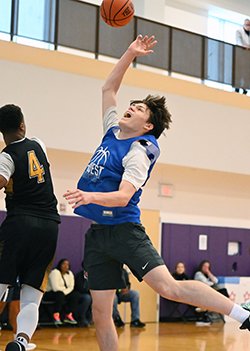 Owen_McCue's tweet photo. Here's @hooplove215's standouts from Saturday's action at the West Chester Big 64, including @3JGalarza, @_shanep, @chii4k_, @nick_coval, @CamdenHurst21, @alozieikennaAI3, @Malcolmjeff2310, @pendergrass_iii, @TrickyFaz, @muhsinnn18, @JacenHolloway2: https://t.co/OuGBxQVQwC https://t.co/z1gIt2qoaR