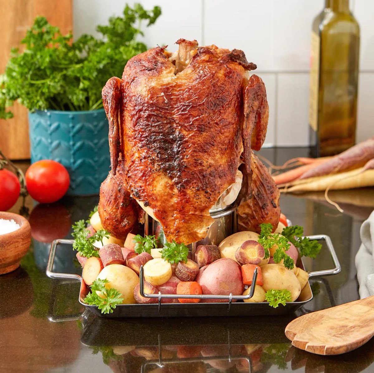 DepartmentStore's tweet photo. The RSVP Endurance Vertical Chicken Roaster is our Gadget of the Week! 😍🍗 #nationalchickenmonth https://t.co/HzwVIdz9an