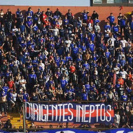 triple_azul's tweet photo. Un triunfo no nos hace olvidar la lucha !!
FUERA CRU$ARTOR
DIRIGENTES INEPTOS ❌
AZUL NO ES LA U.
.
La U es de su gente !
#vamoslaU #udechile #laU #ClasicoUniversitario
#futbol #dirigentesineptos #fuerasartor #losdeabajo #LosMacul https://t.co/qCV0opVUVp