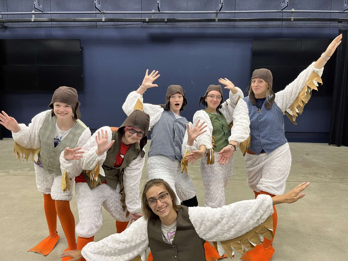 DramaJCHS's tweet photo. our amazing seagulls have learned their awesome dance!! come see them perform oct 27-30 at the miller center!! 🎭 https://t.co/pHT5SOBkAk