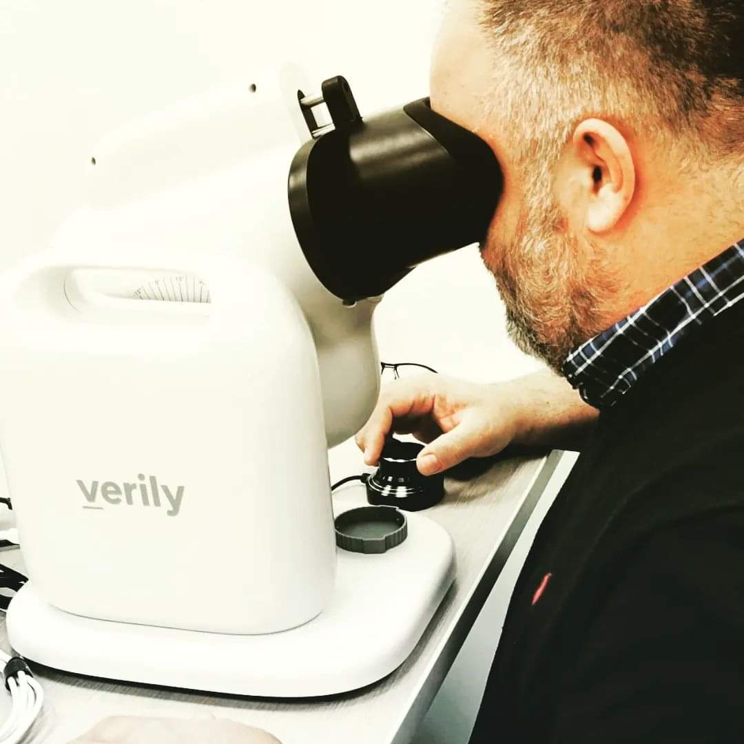 I had a chance to use our new @verilylifesci Retinal Camera, very impressed with the design and experience, great work team! verily.com/solutions/reti…