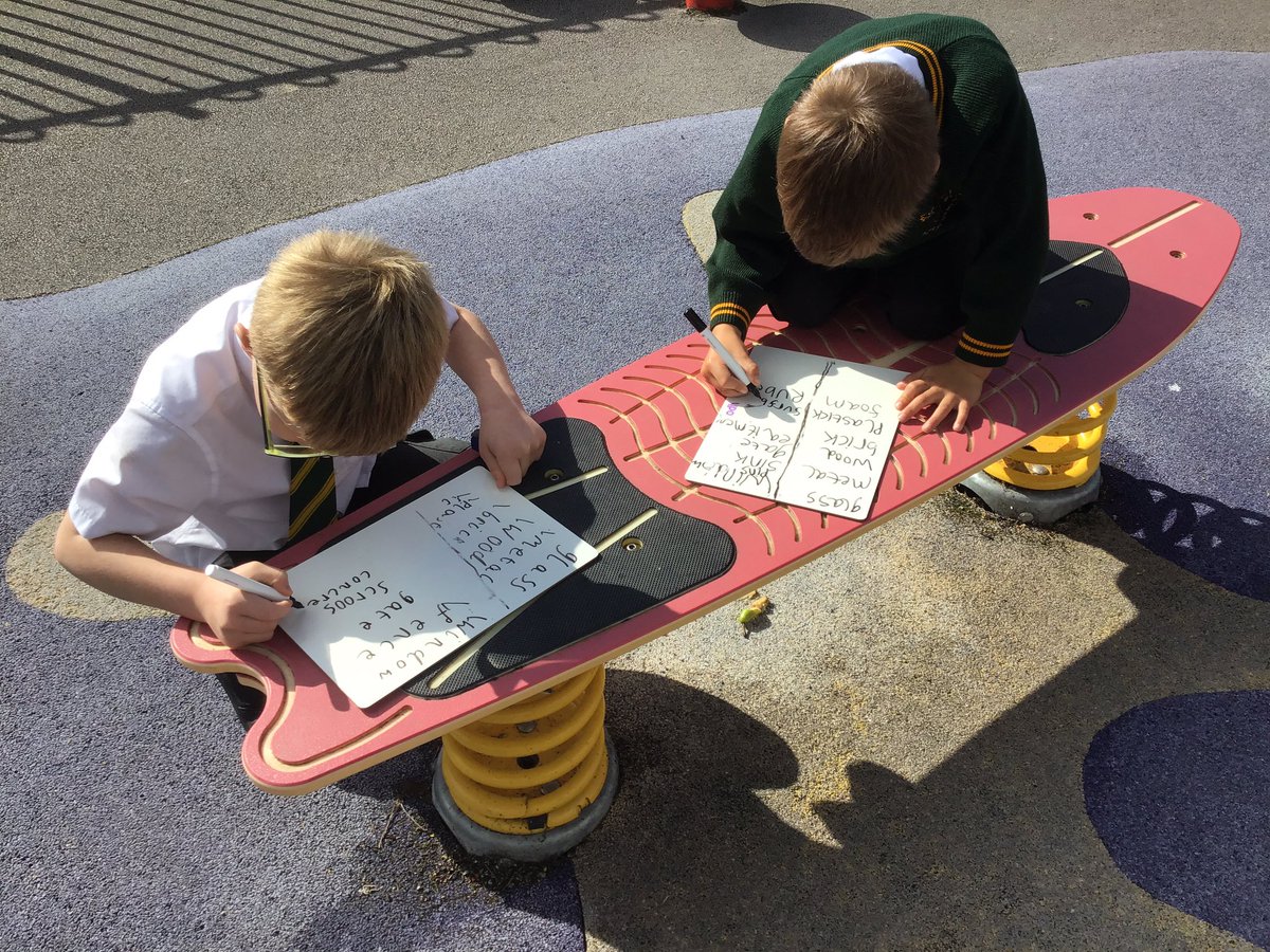 laceygreenpa's tweet image. Year 2 have been exploring different materials found outside. We identified wood, plastic, glass, metal and brick. We then discussed why certain objects were made out of certain materials 🧱🔍 #LGPAScience