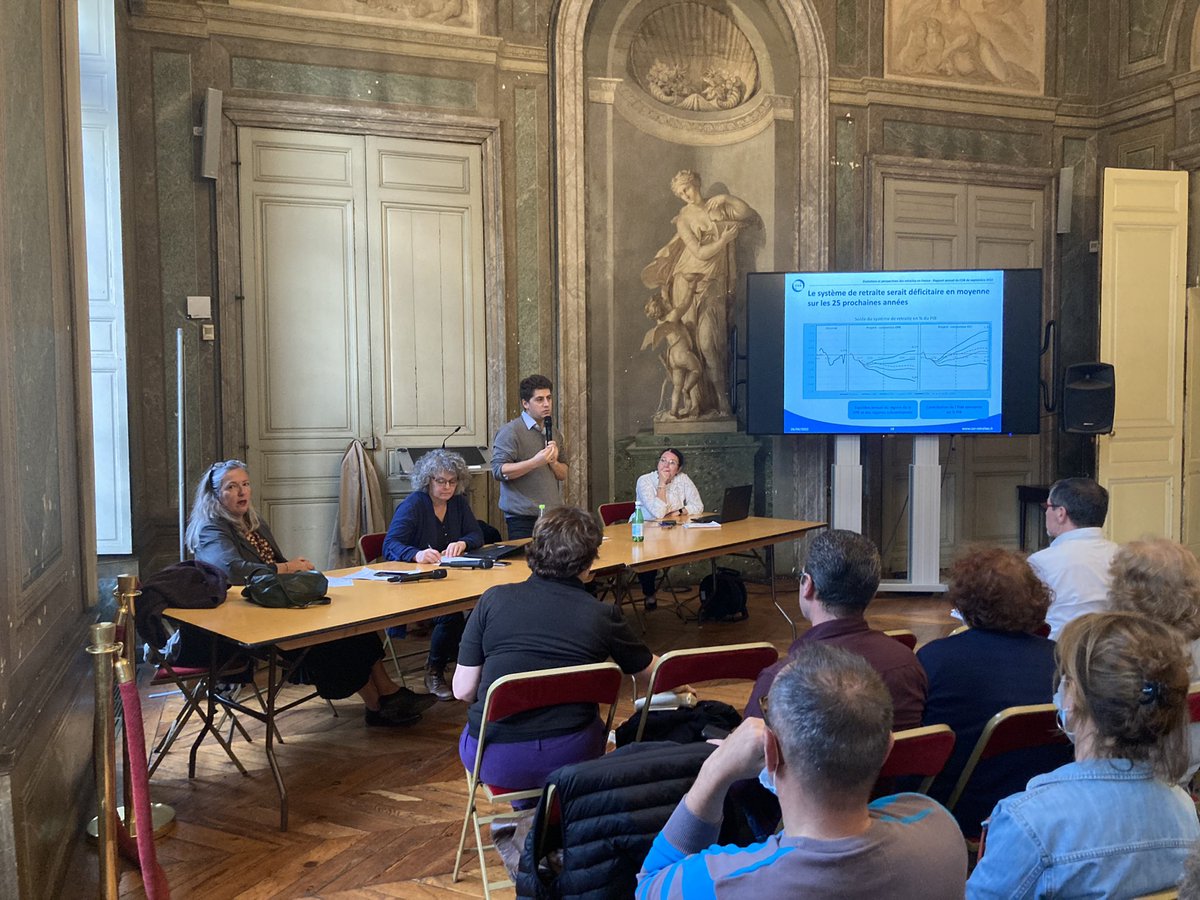 Pour <a href="/ZemmourMichael/">Michael Zemmour</a>, la réforme des #retraites vise à peser à la baisse sur les salaires et à la réduction des dépenses publiques. Pas à équilibrer le système. 
Conférence sur un débat chaud de la rentrée à la mairie de #Bordeaux avec <a href="/AlterEco_/">Alternatives Economiques</a>