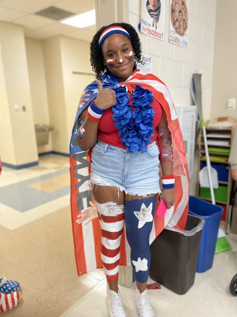 ClmsRaiders's tweet photo. Now that’s Patriotic Spirit! @leadlearnpasco #PascoCelebratesFreedom https://t.co/OEi948FF2M