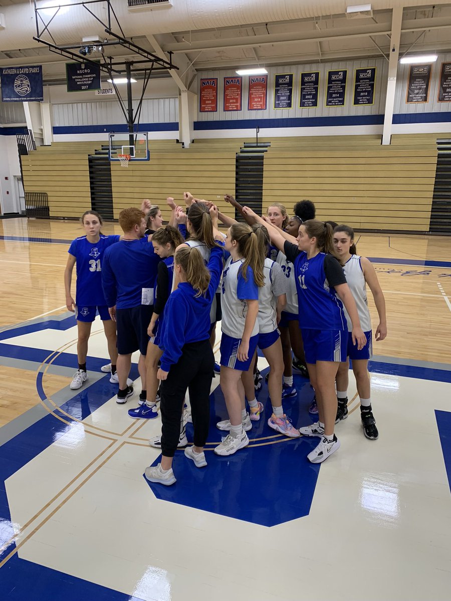 BUPilotsWBB's tweet photo. Let’s get it!! First practice✅ #Pilot  ⚪️🔵⚪️🔵 https://t.co/Mfu3lecnwP