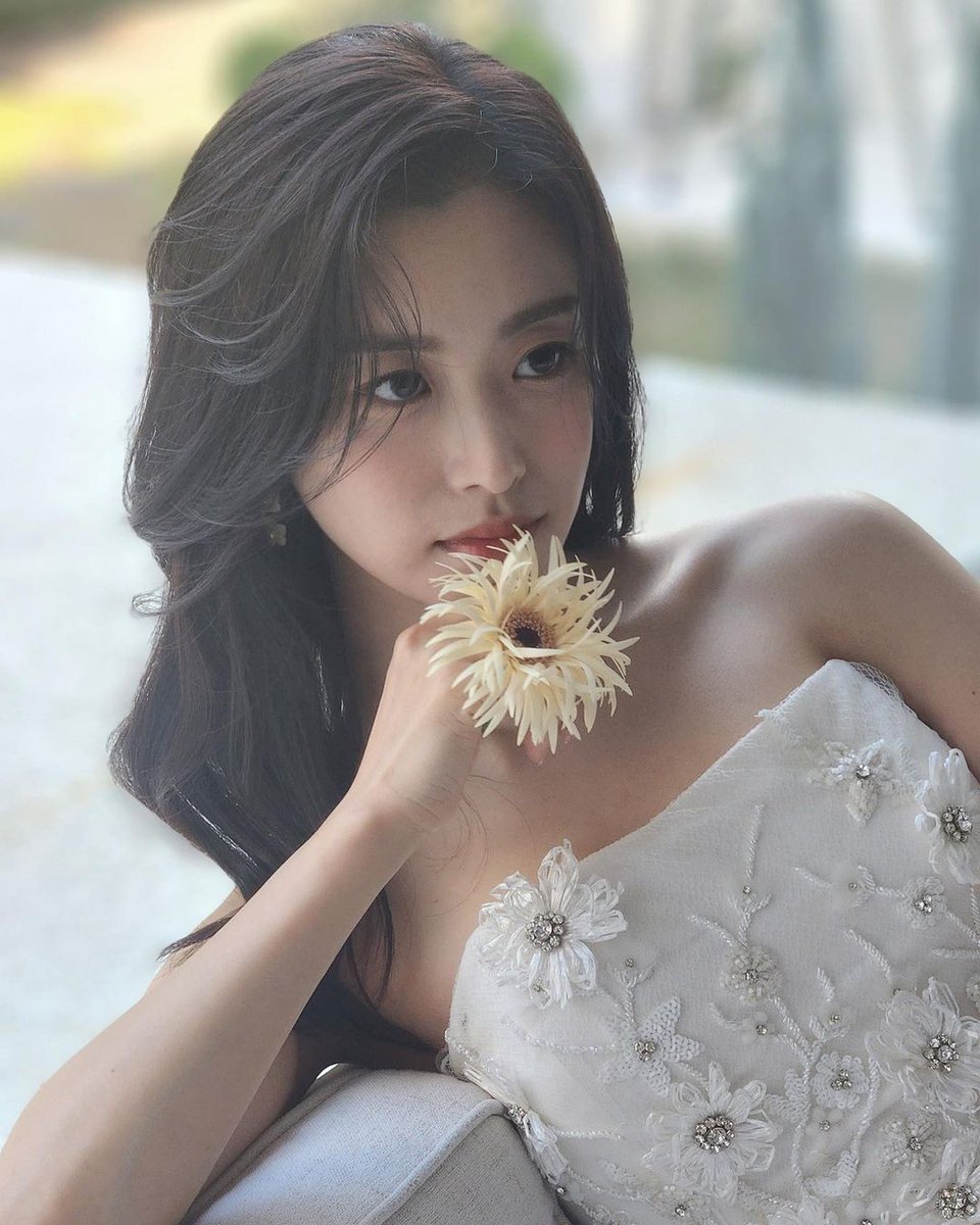 MarcoyMariaMODA's tweet photo. A wonderful look for a lovely day 🤍
@maisonreve_official
#marcoymaria #mymbrides #realbrides #noviasreales #koreanbride #southkorea #coreadelsur #whiteweddingdress #weddingdresses #madeinspain #tenerifemoda #마르코마리아 #웨딩드레스 #수입드레스 #스몰웨딩 #야외웨딩 https://t.co/DU7adP6UVW