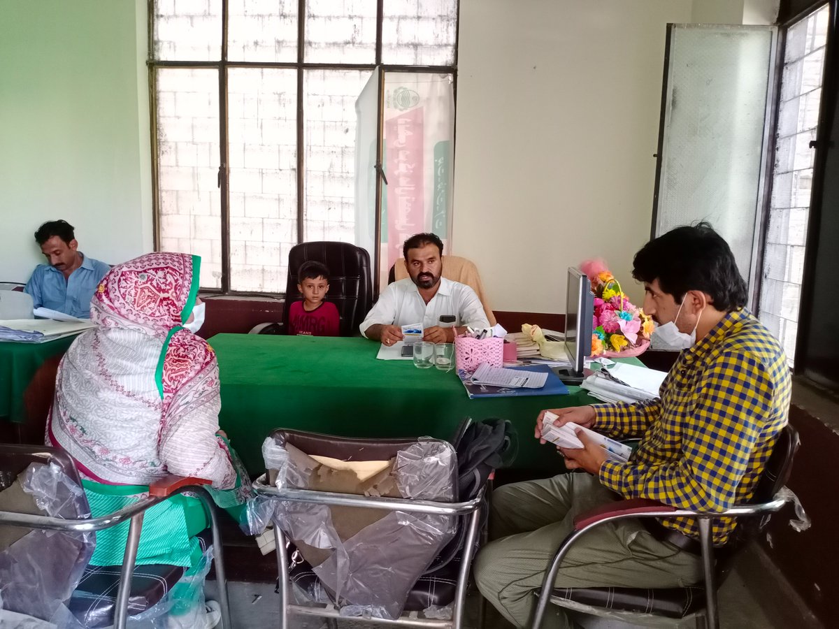 ShifaFoundation's tweet photo. When we know better, we can always do better. Here's a glimpse of brochure dissemination of COVID-19 Test & Treat Advocacy.
@FINDdx @UNITAID @EGPAF @UNICEF @UNICEF_Pakistan @ACTA_CSOReps @ACTAccelerator @CHAI_health
#getvaccinatedtobeprotected #CovidIsNotOver #getvaccinatednow https://t.co/XpNaWPH3SM